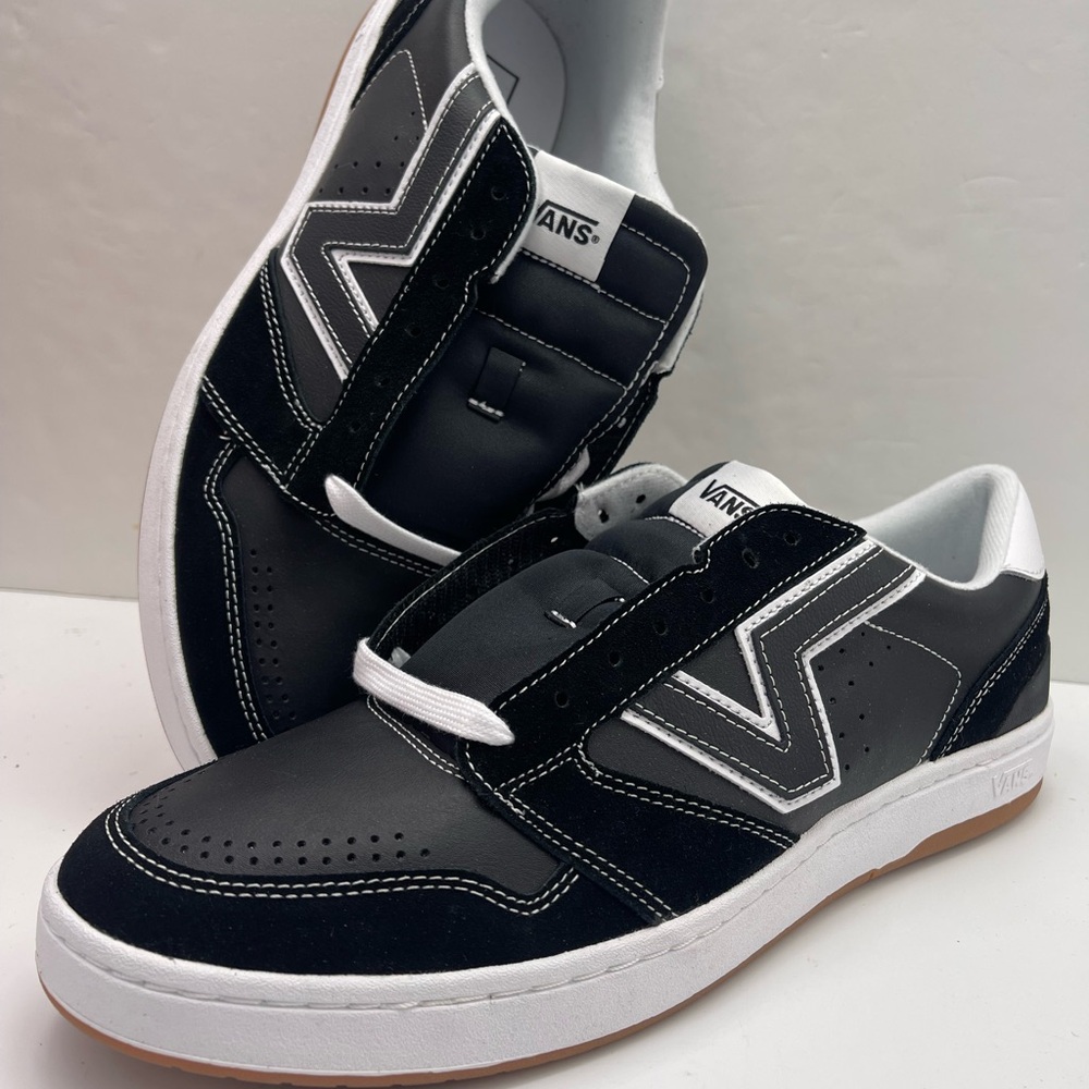 Vans • Men's Black and White Lowland 2.0
Black/White
VN000D6RBZW Sneakers Skate - Picture 15 of 16
